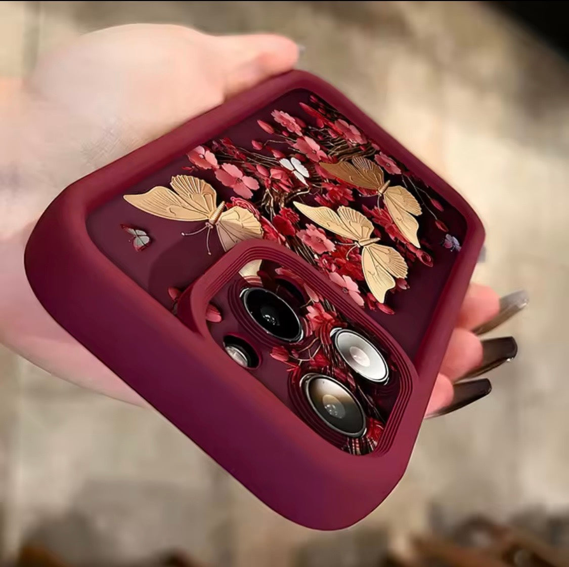 Coque rouge pour iPhone 15 style vintage love motif papillon