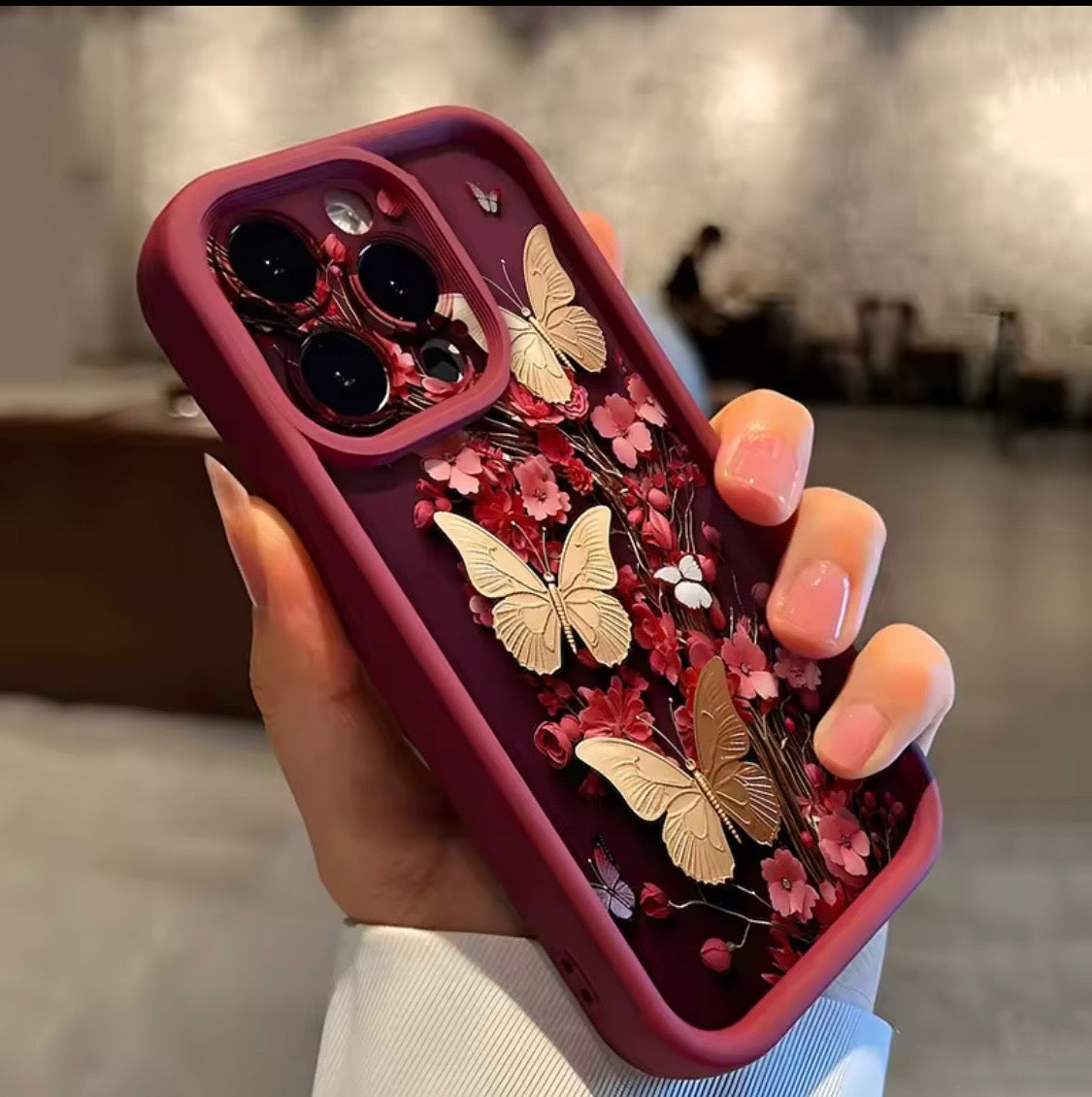 Coque rouge pour iPhone 15 style vintage love motif papillon